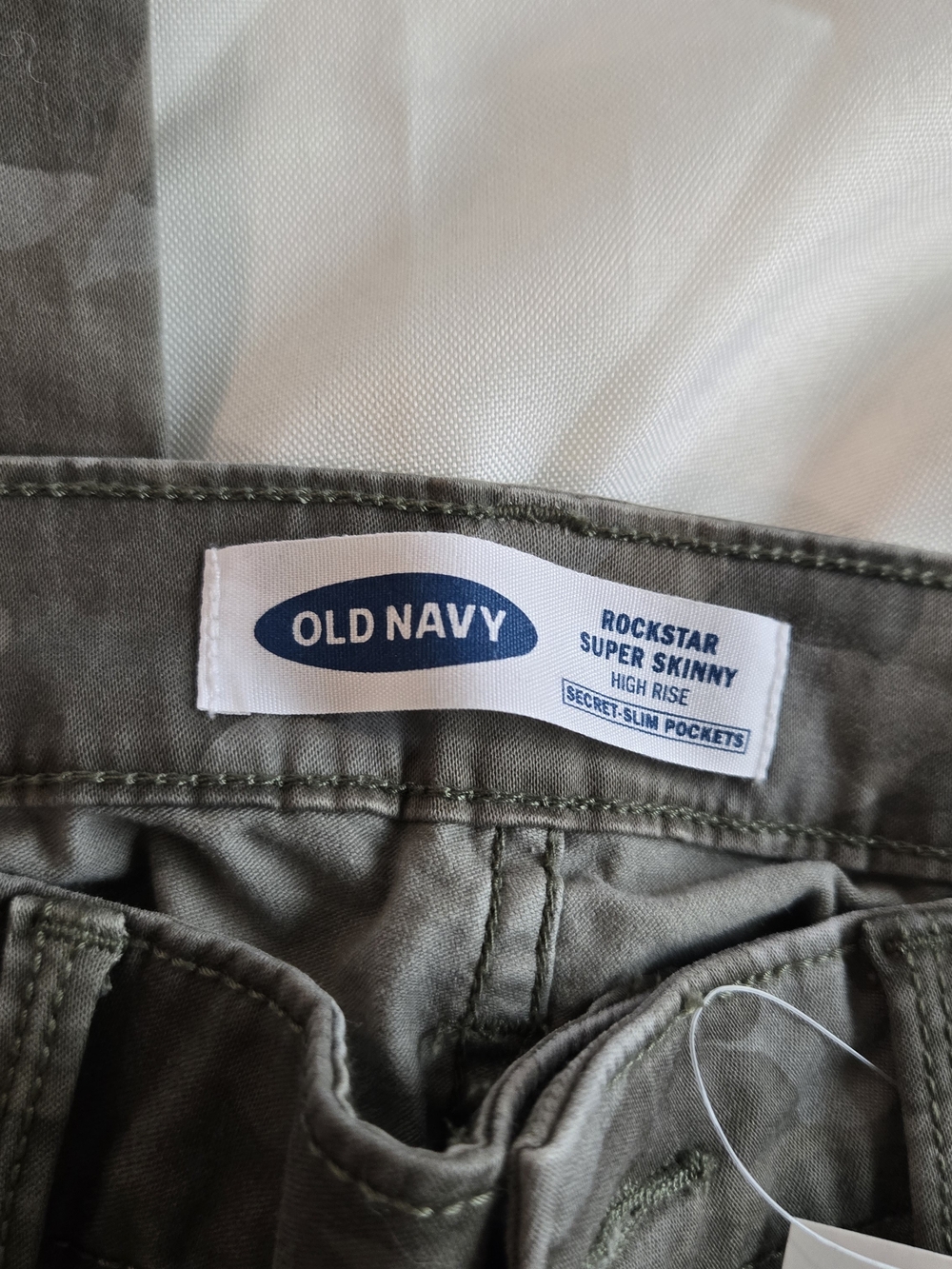 NWT Old Navy Rockstar Super Skinny High-Rise Pants — Olive Green